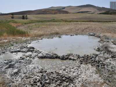 Francesco ci dice di stare attenti, perch� anche se attualmente a �riposo� il vulcano in passato ha dimostrato la sua pericolosit�